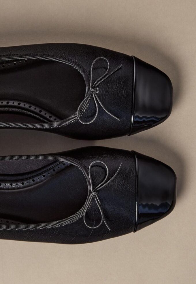 Bailarinas con detalle de lazo y efecto de piel