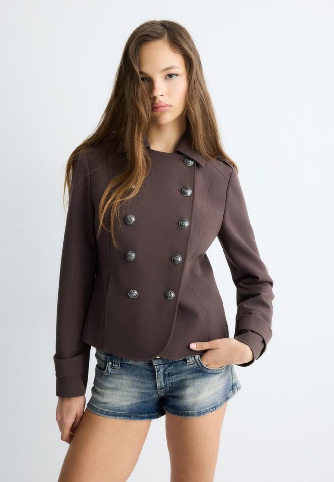 Blazer con botones grabados Blazer con botones grabados