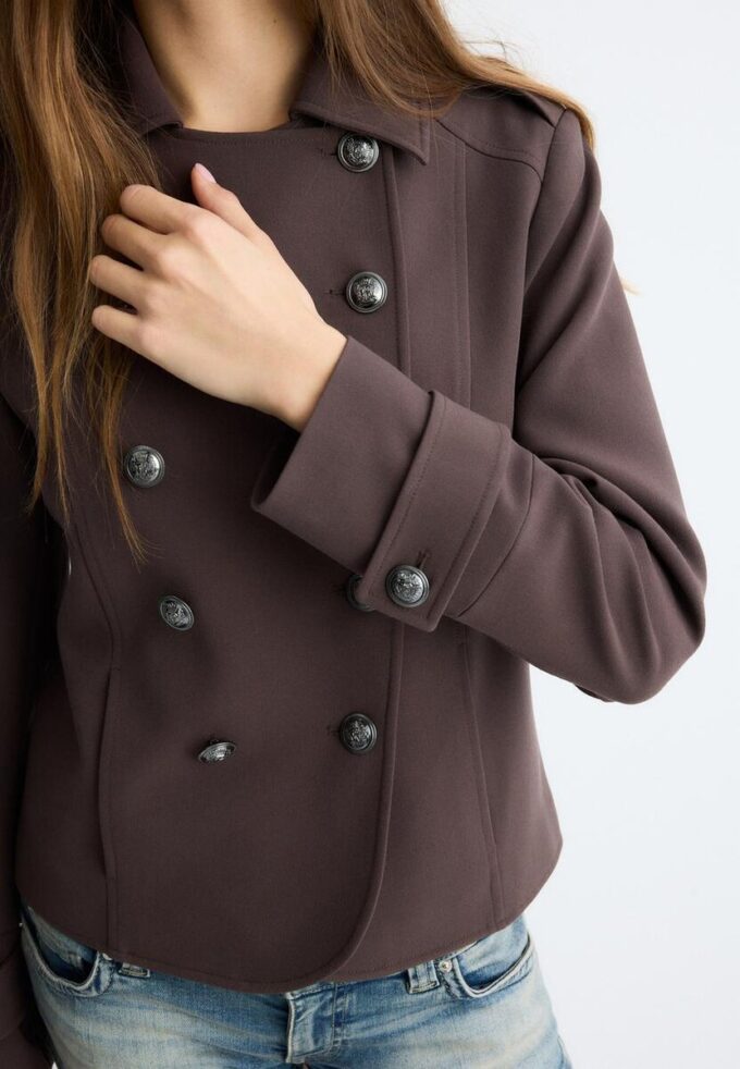 Blazer con botones grabados Blazer con botones grabados