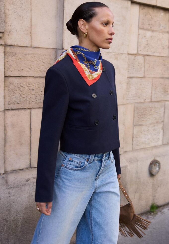 Blazer corto de cuello redondo Blazer corto de cuello redondo