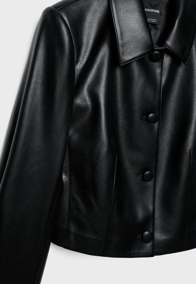 Blazer corto efecto piel Blazer corto efecto piel