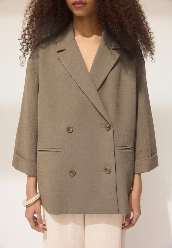 Blazer fluido de doble botonadura Blazer fluido de doble botonadura