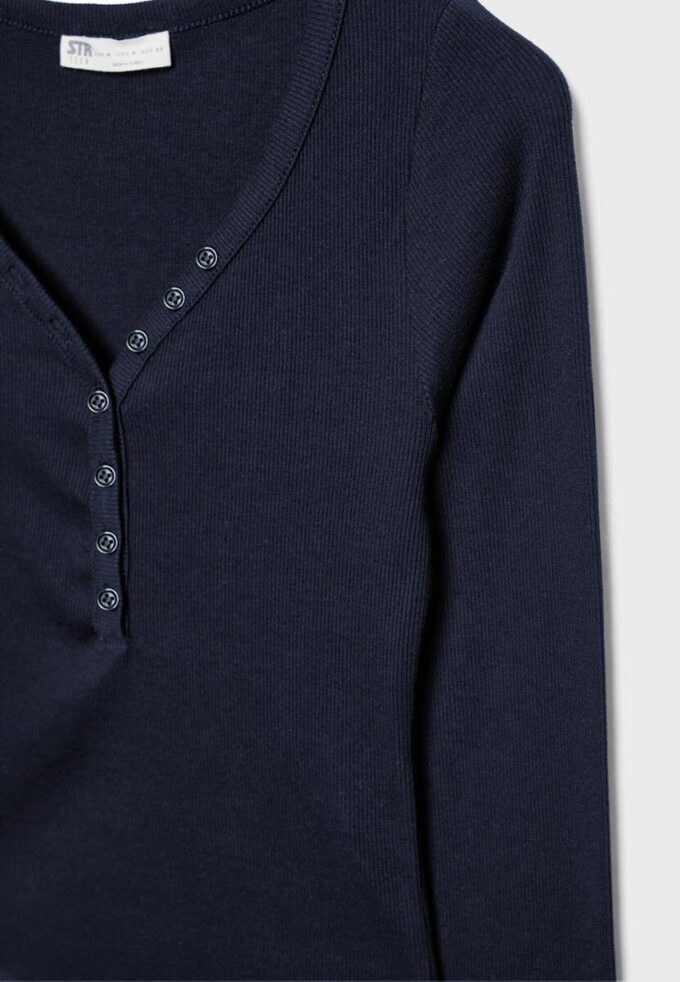 Blusa con botones Blusa con botones