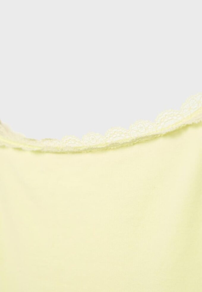 Body con detalle de encaje rubio Body con detalle de encaje rubio