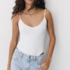Body con tirantes y cuello en V Body con tirantes y cuello en V