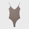 Body con tirantes y cuello en V Body con tirantes y cuello en V