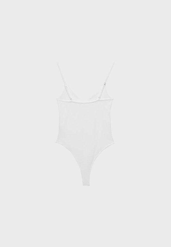 Body con tirantes y cuello en V Body con tirantes y cuello en V