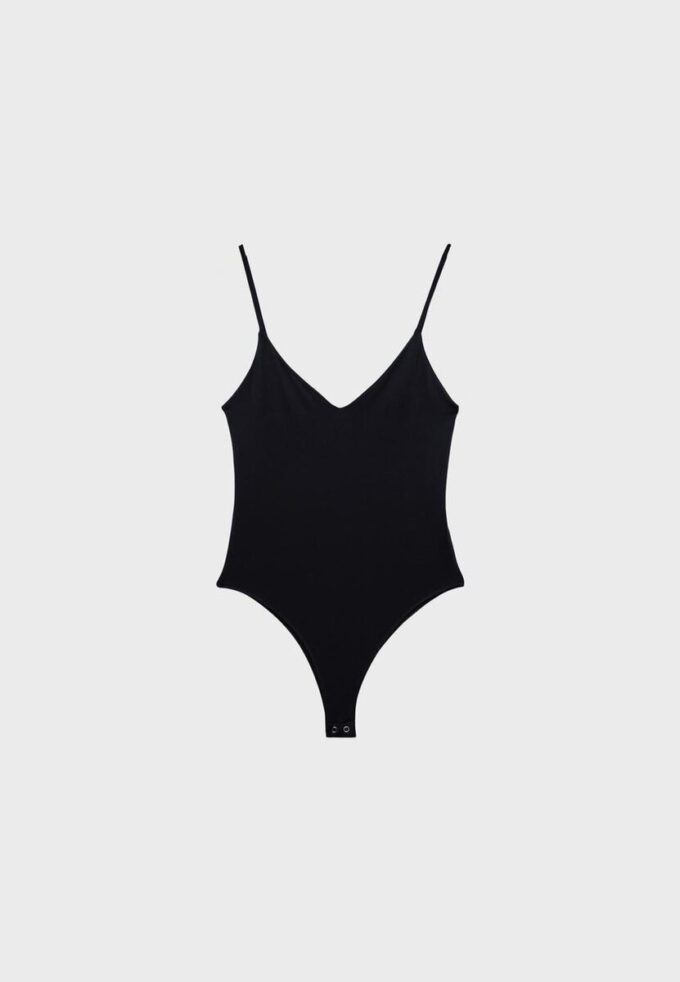 Body con tirantes y cuello en V Body con tirantes y cuello en V