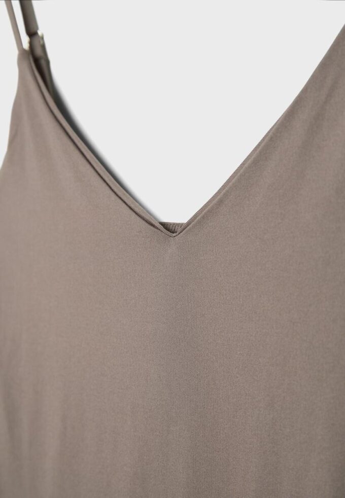 Body con tirantes y cuello en V Body con tirantes y cuello en V