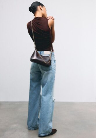 Bolso bandolera con cadenas