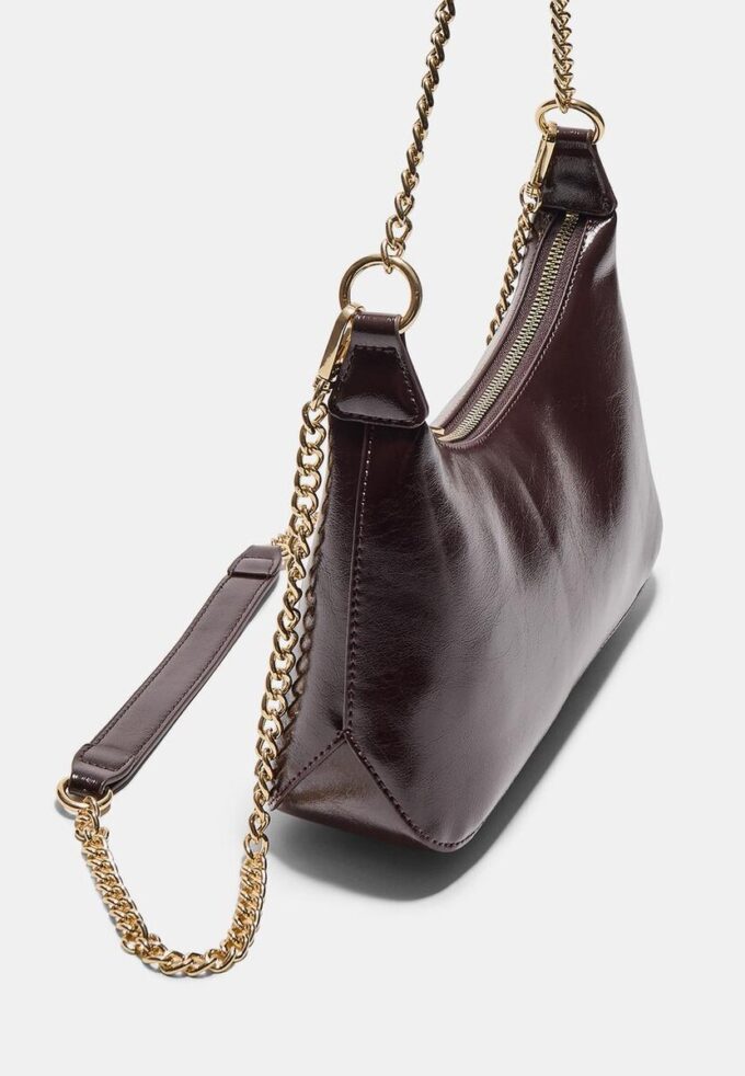 Bolso bandolera con cadenas