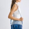 Bolso bandolera con detalle de cremallera
