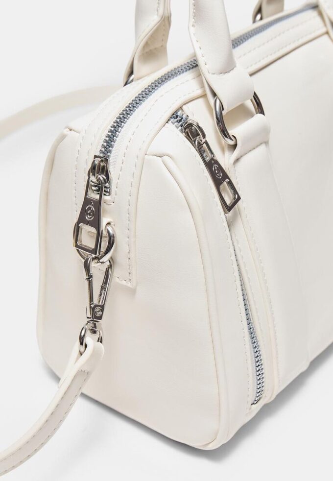 Bolso bandolera con detalle de cremallera