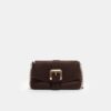 Bolso bandolera con hebilla irregular