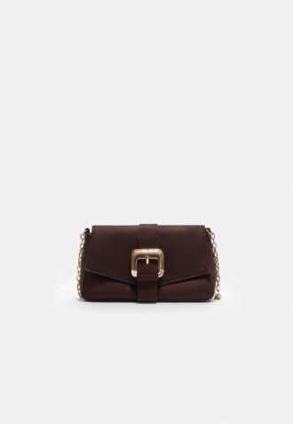 Bolso bandolera con hebilla irregular