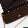 Bolso bandolera con hebilla irregular