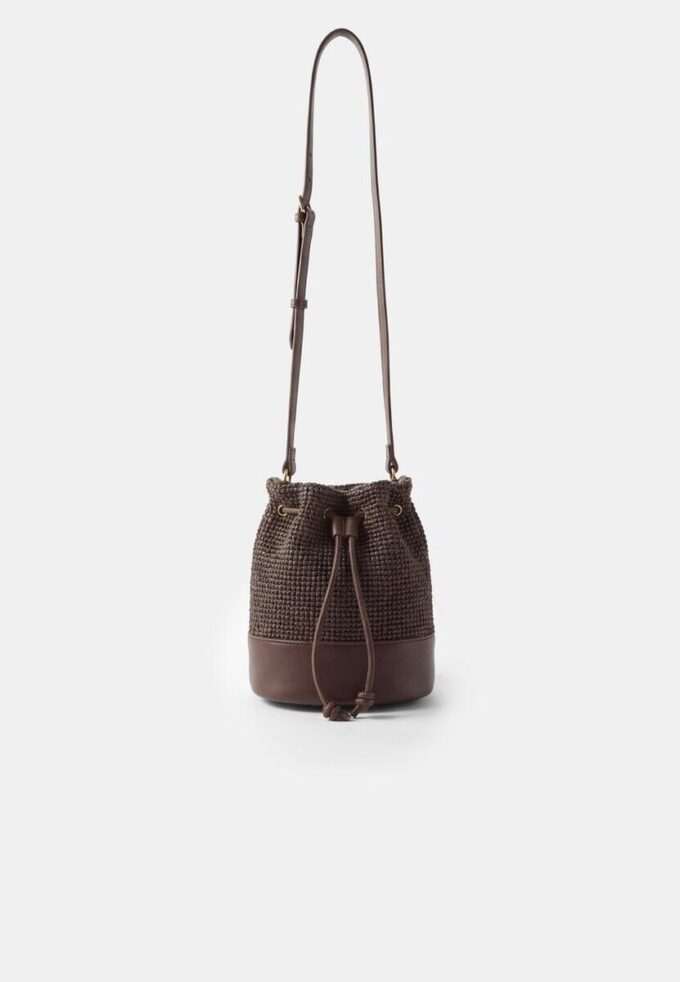 Bolso bandolera de ganchillo en contraste Bolso bandolera de ganchillo en contraste
