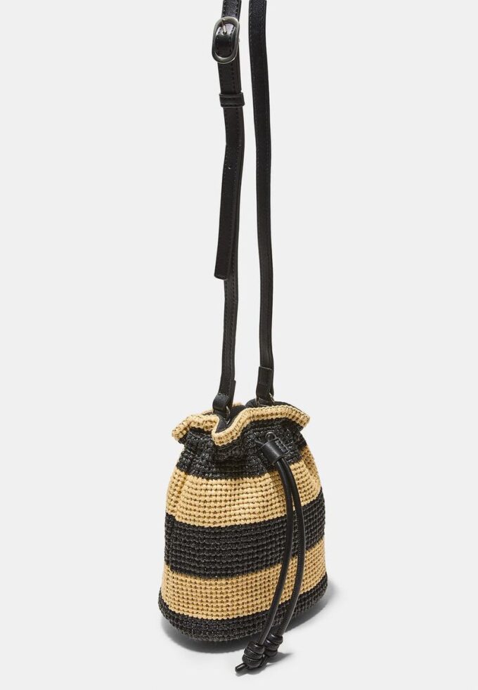 Bolso bandolera de ganchillo en contraste Bolso bandolera de ganchillo en contraste