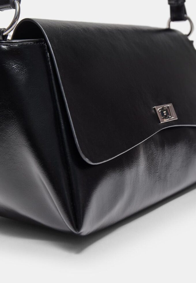 Bolso bandolera grande con solapa