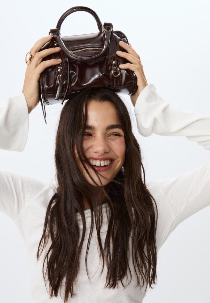 Bolso bandolera tipo bowling de piel sintética
