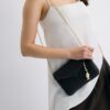 Bolso bandolera tipo sobre con efecto rafia Bolso bandolera tipo sobre con efecto rafia