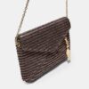 Bolso bandolera tipo sobre con efecto rafia Bolso bandolera tipo sobre con efecto rafia