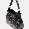 Bolso con tachuelas