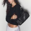 Bolso con tachuelas