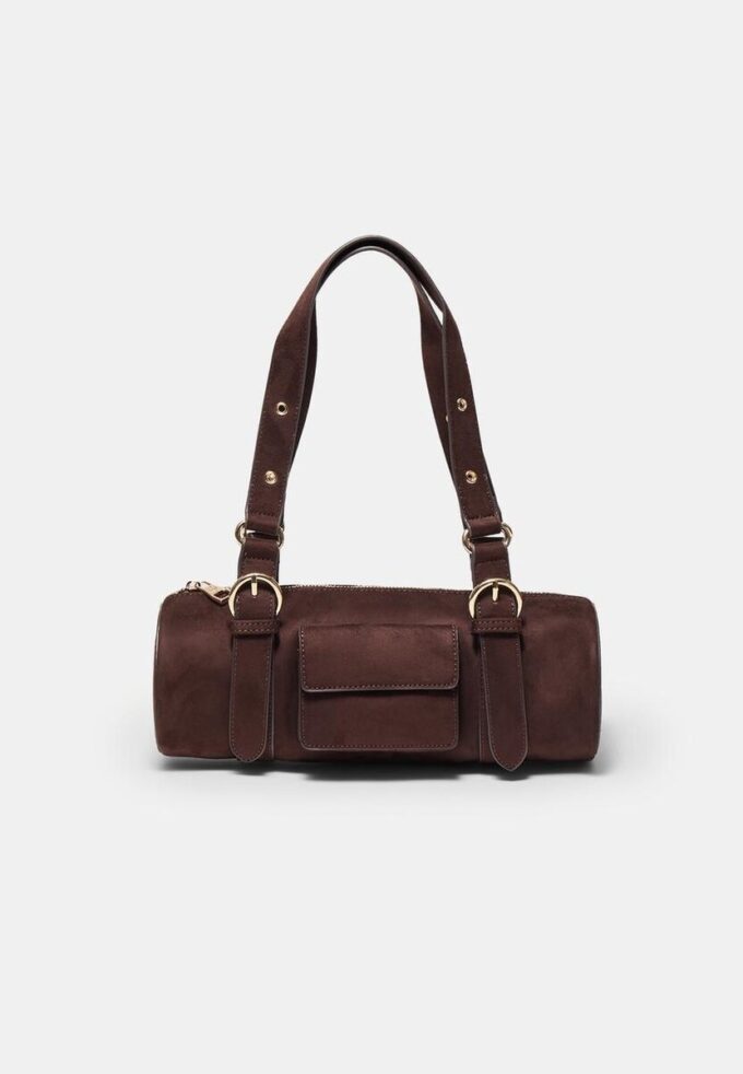 Bolso de bolos con detalles metálicos