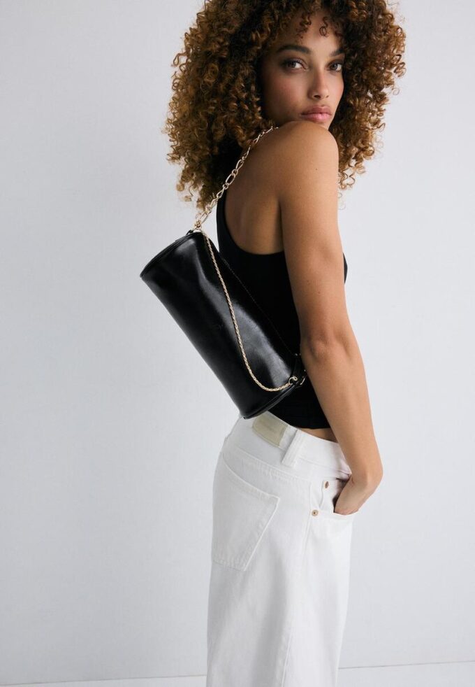Bolso de hombro con asa de cadena