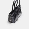 Bolso de hombro con detalle de corazón