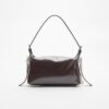 Bolso de hombro con detalle de correa