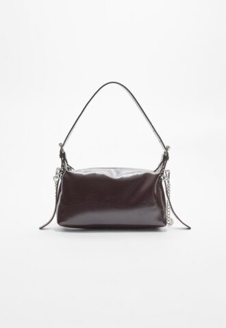 Bolso de hombro con detalle de correa
