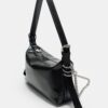 Bolso de hombro con detalle de correa