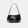 Bolso de hombro con detalle de pliegues y correa