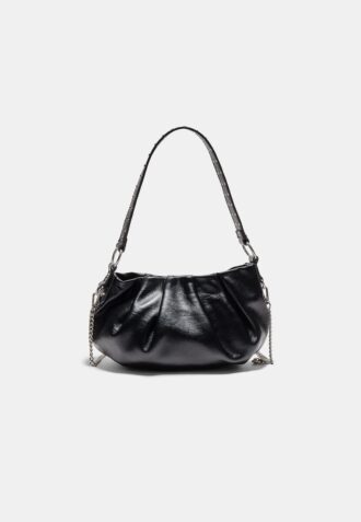 Bolso de hombro con detalle de pliegues y correa