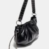 Bolso de hombro con detalle de pliegues y correa