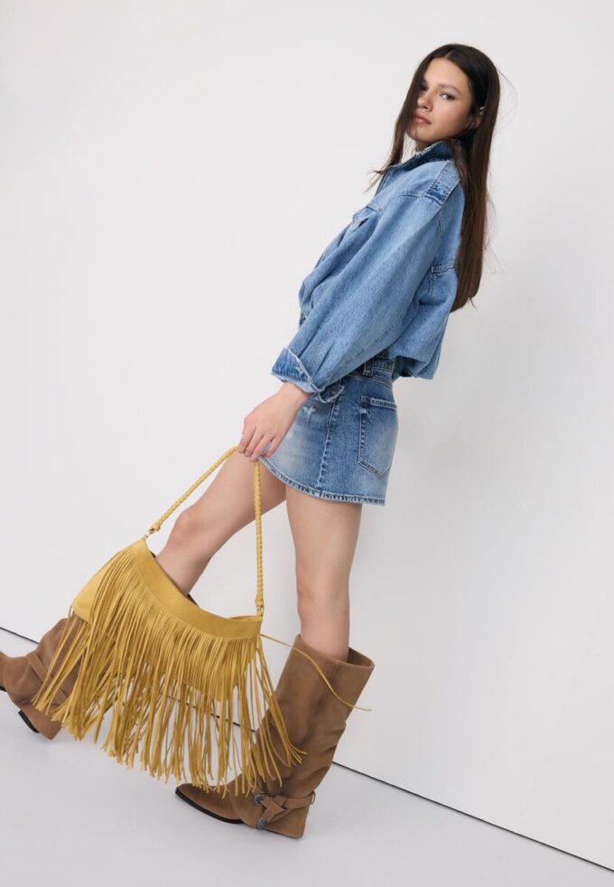 Bolso de hombro con flecos largos