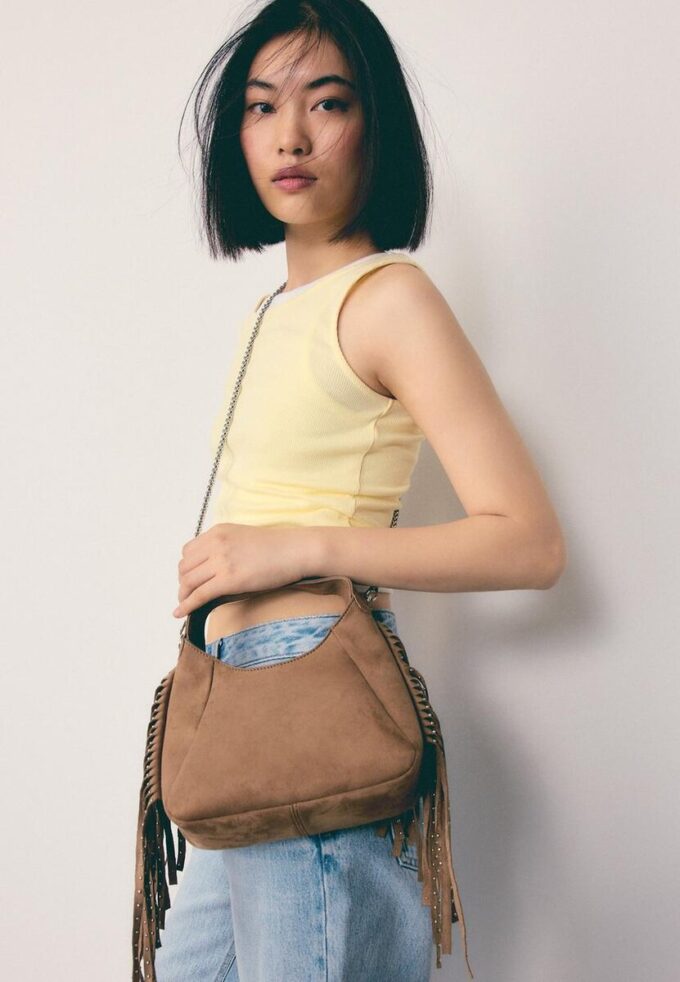 Bolso de hombro con flecos laterales Bolso de hombro con flecos laterales
