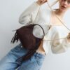 Bolso de hombro con flecos laterales Bolso de hombro con flecos laterales