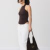 Bolso de hombro con flecos y detalle de hebilla