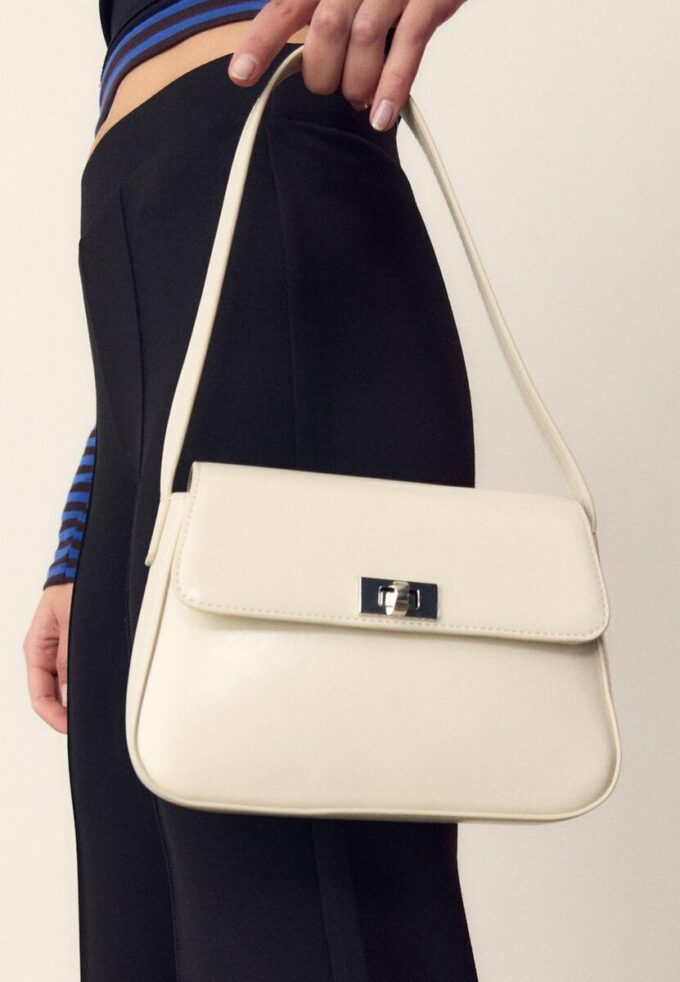 Bolso de hombro con solapa
