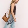 Bolso de hombro de ante sintético con detalle de hebilla