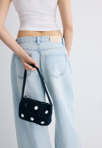 Bolso de hombro de ganchillo con espejos