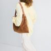 Bolso de hombro de tacto suave con cremalleras