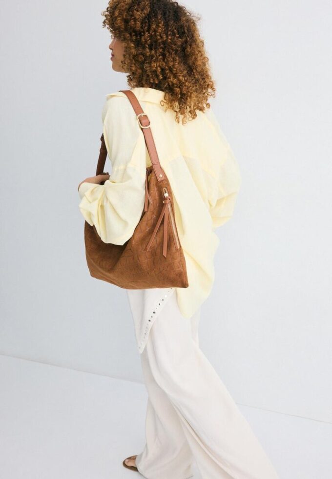 Bolso de hombro de tacto suave con cremalleras