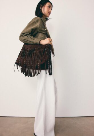 Bolso de hombro de tacto suave con detalle de flecos