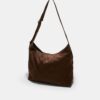 Bolso de hombro de tacto suave con detalle de flecos