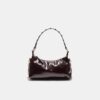 Bolso de hombro en forma de media luna con tachuelas Bolso de hombro en forma de media luna con tachuelas