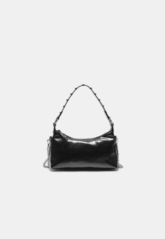 Bolso de hombro en forma de media luna con tachuelas